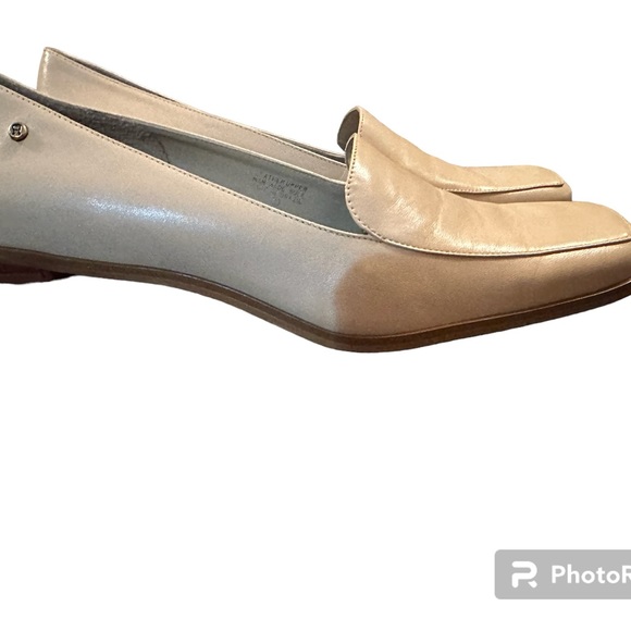 ETIENNE AIGNER vintage size 9.5 Leather upper, cream pumps. Never worn. - Picture 2 of 3